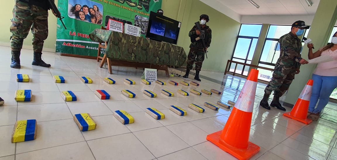 La FELCN de Tarija secuestra más de 29 kilos de cocaína y dos vehículos