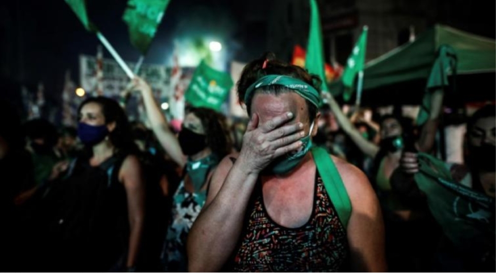 Senado argentino legaliza el aborto voluntario hasta la semana 14 de embarazo