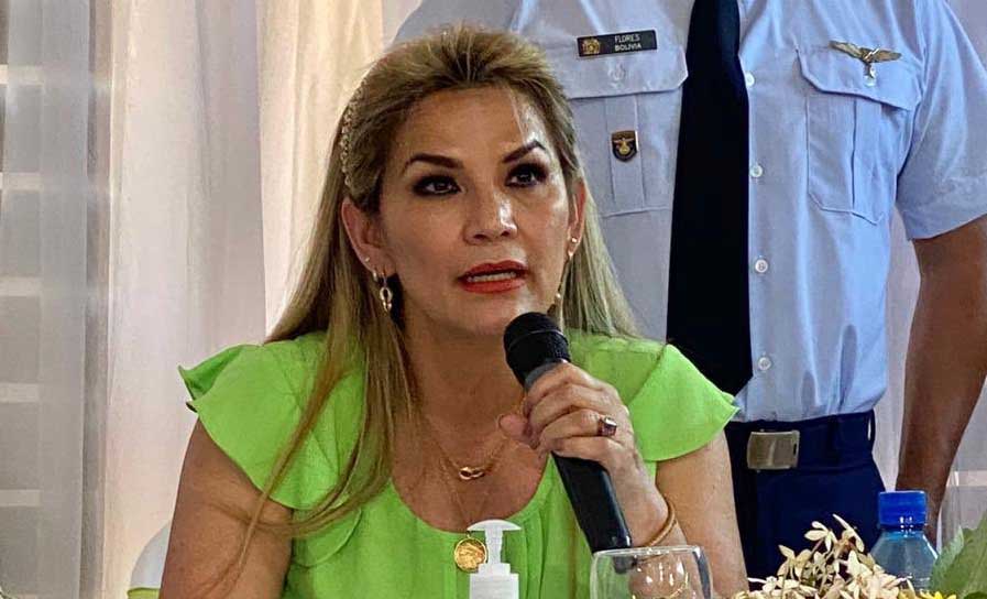 Añez cuestiona a Arce la compra de vacunas rusas y menciona que la ONU ofrece otras regaladas