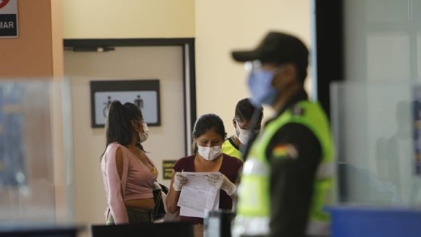 Aguilera confirma el deceso por Covid-19 de dos policías, en La Paz y Tupiza