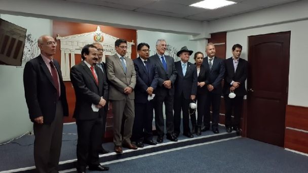 Justicia: buscan abrir la Constitución y llevarla a referéndum el 7 de marzo