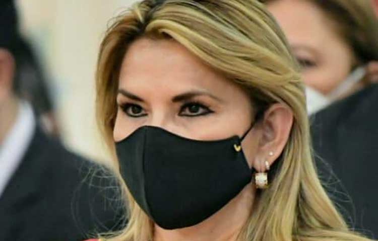 Añez dice que el gobierno perdió el control de la pandemia