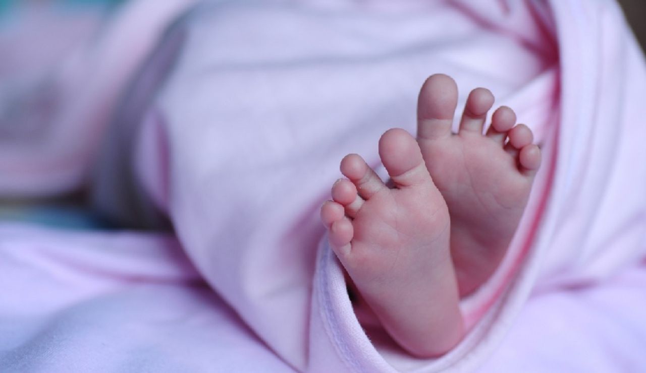 Adolescente dispara en la cabeza a su recién nacida