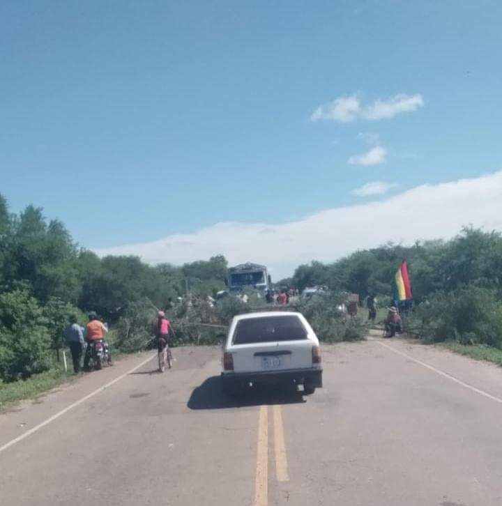 Aportantes a las AFPS confirman inició de bloqueo de la Ruta 9 en Yacuiba