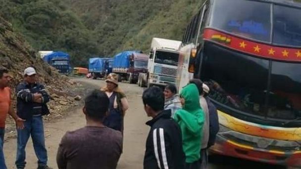 Carretera a Apolo está cortada desde hace 5 días y transportistas reclaman a ABC