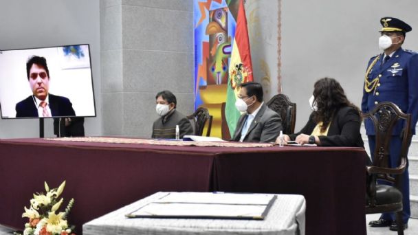 Gobierno suscribe acuerdo para comprar 5 millones de dosis de la vacuna de AstraZeneca