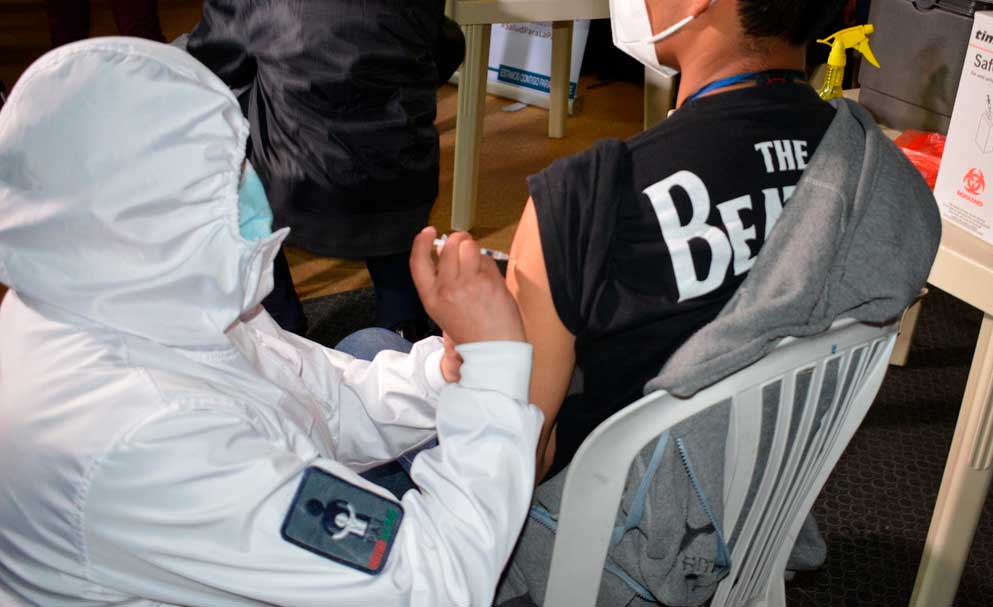 Más de dos mil ya fueron vacunados en Bolivia y se registraron casos de leve molestia temporal