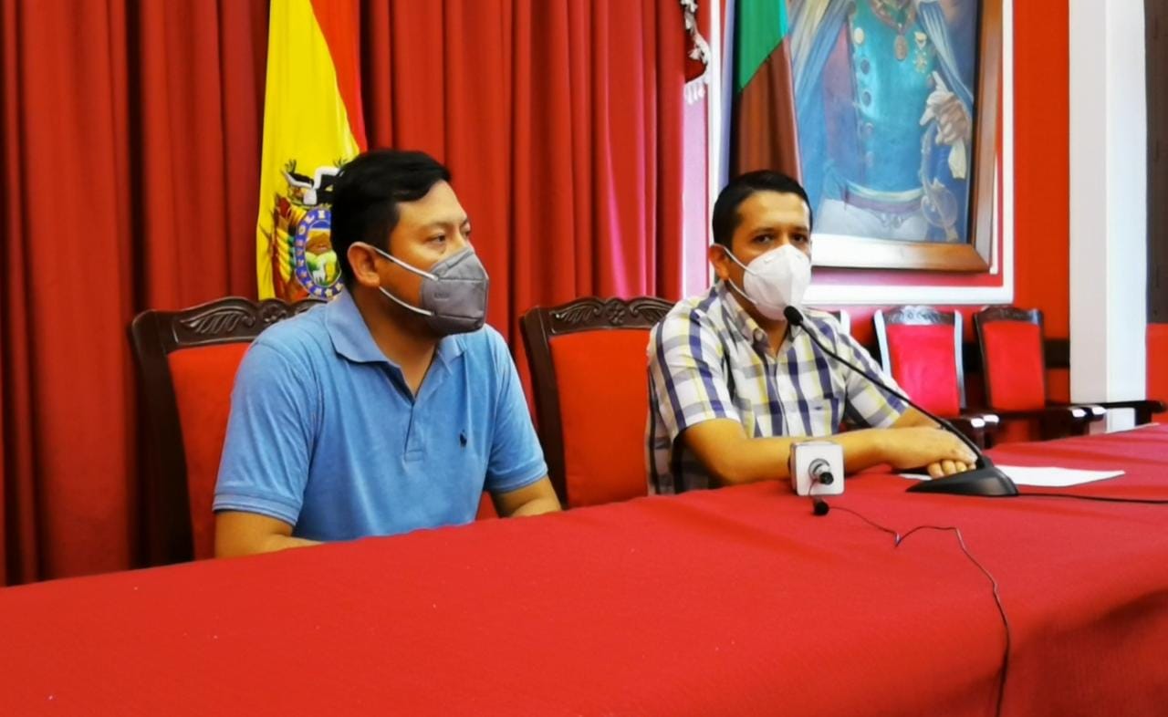 Internan al gobernador Adrián Oliva, presenta sintomatología de la Covid-19