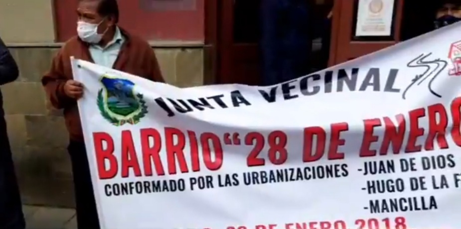 Vecinos del barrio 28 de Enero protestan exigiendo la aprobación de las áreas verdes