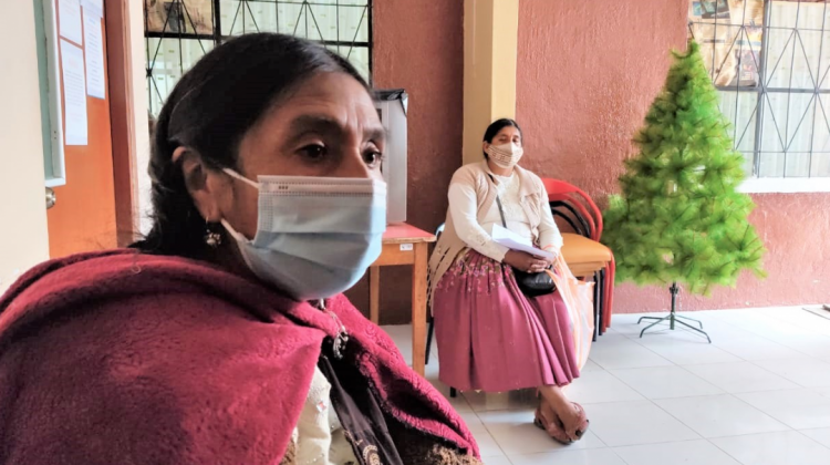 Médico alerta que Bolivia vive ya tercera ola de Covid-19, con más de 1.000 contagios diarios durante abril