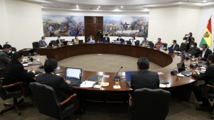 Analistas ven desgaste prematuro del gobierno de Arce a menos de seis meses de su posesión