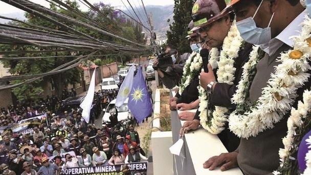 Organizaciones sociales pasan de la prebenda al control de cargos en el Estado