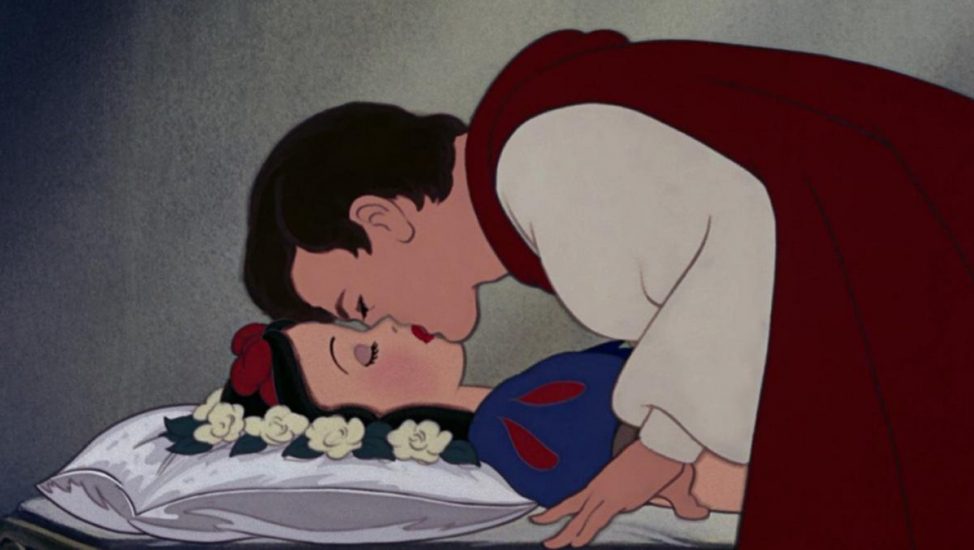 ¿Cancelan a Blancanieves? Critican que el beso con el príncipe «no fue consensuado»