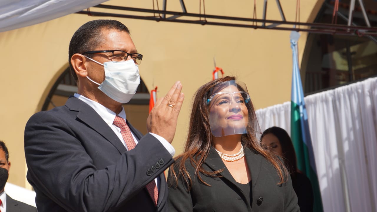 De manera oficial: Montes asume como gobernador y Soruco como vicegobernadora