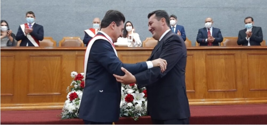 Torres jura como Alcalde con mayoría en el Concejo Municipal de Cercado