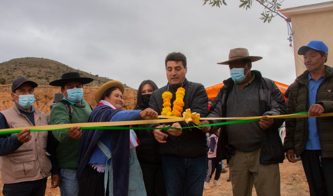 Alcalde Johnny Torres entrega sistema de riego para la comunidad de San Agustín
