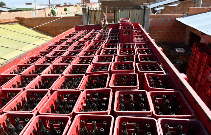 Detienen a 18 personas vinculadas a falsificar cerveza; 5 dieron positivo a la prueba rápida Covid