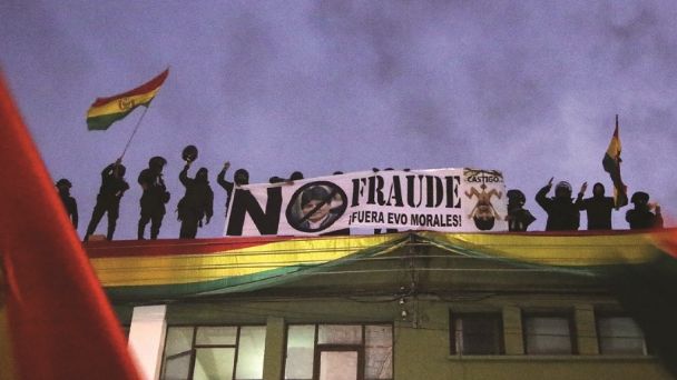 Acusan a 8 policías y cambian a jefe del tribunal y fiscal policial