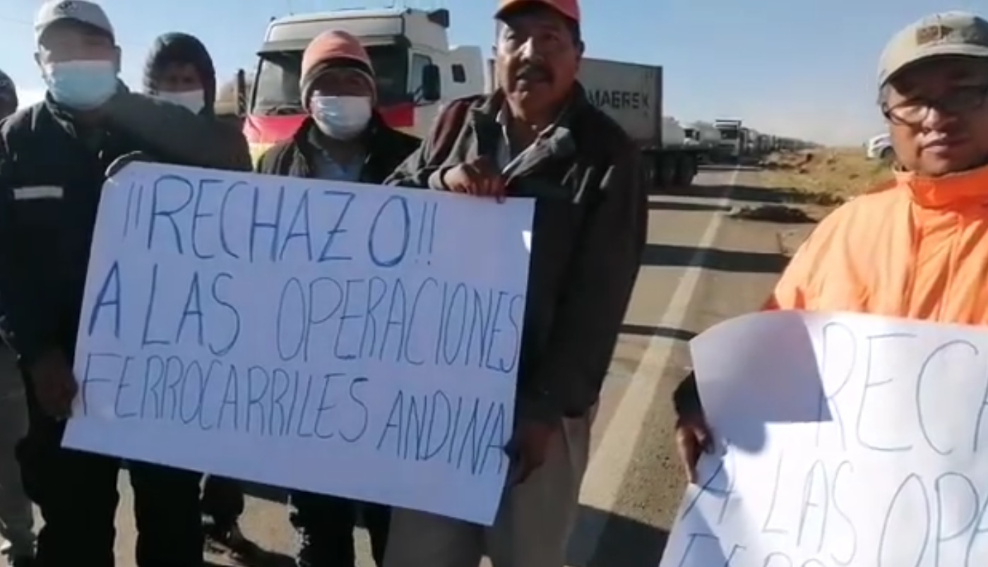 Reportan bloqueos en Vilaque, Huarina y Laja; suspenden salidas de buses en la Terminal de La Paz