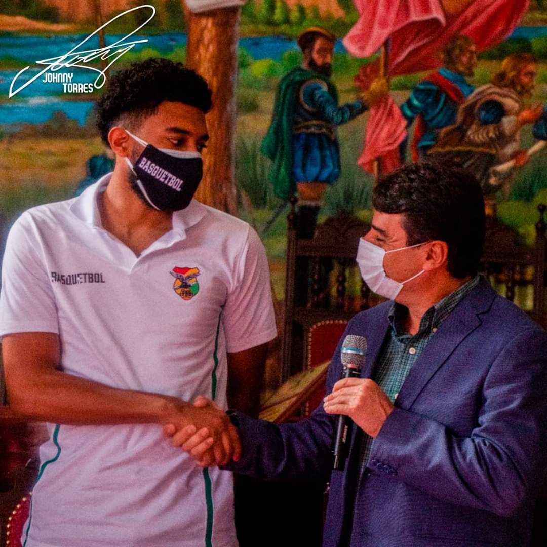 Basquetbolista boliviano que juega en la NBA es congratulado por la Alcaldía de Tarija