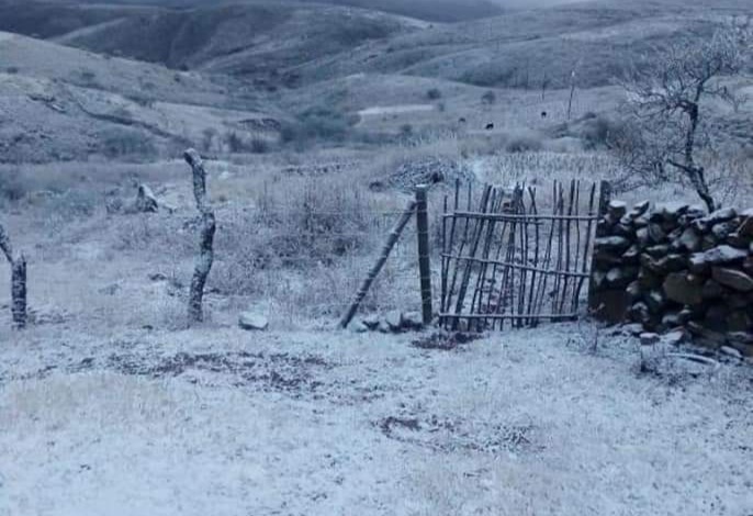 Policía de Tarija reporta que persiste la nevada en la ruta a Bermejo altura de Guayavillas