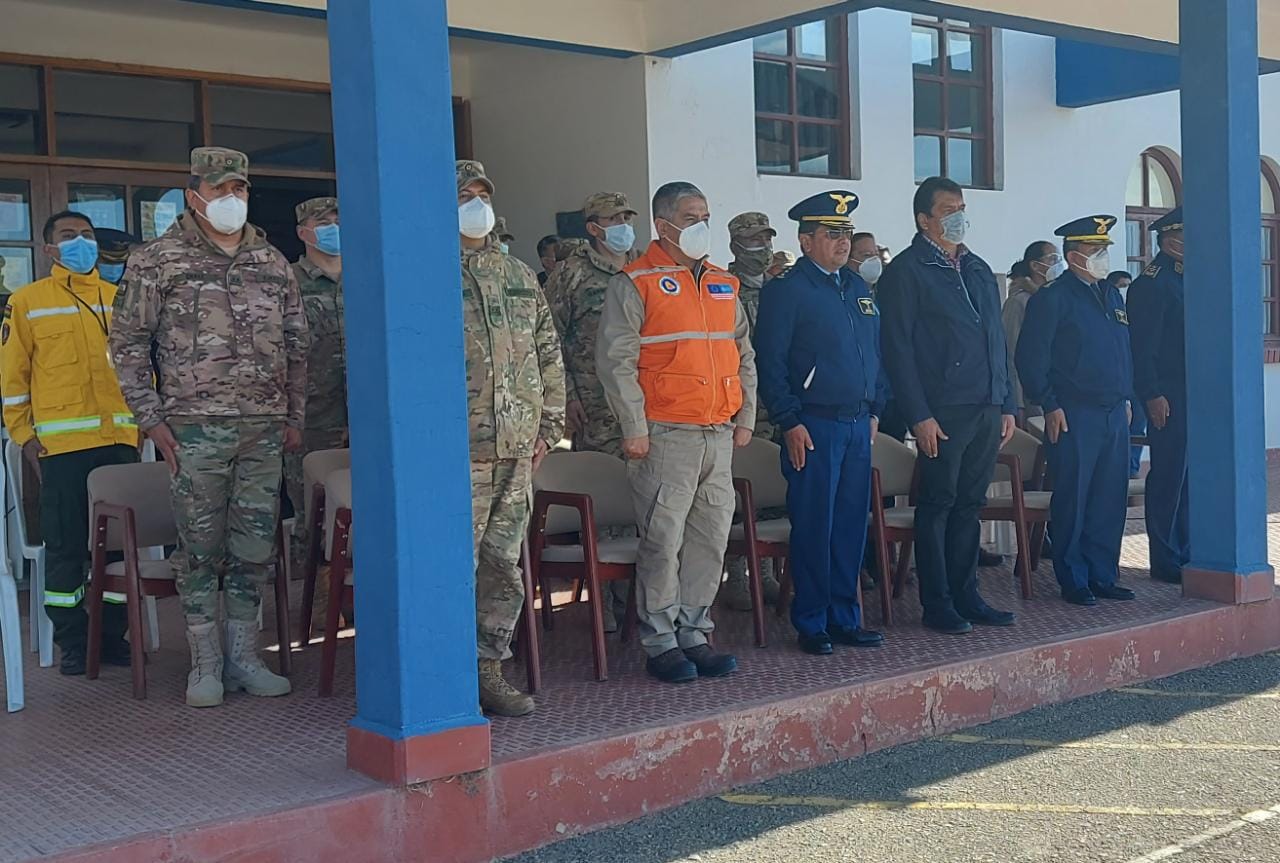 Conscriptos y militares son capacitados como bomberos forestales
