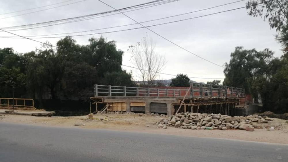 Alcaldía de Tarija garantiza accesos para puente vehicular -peatonal en el barrio Germán Buch