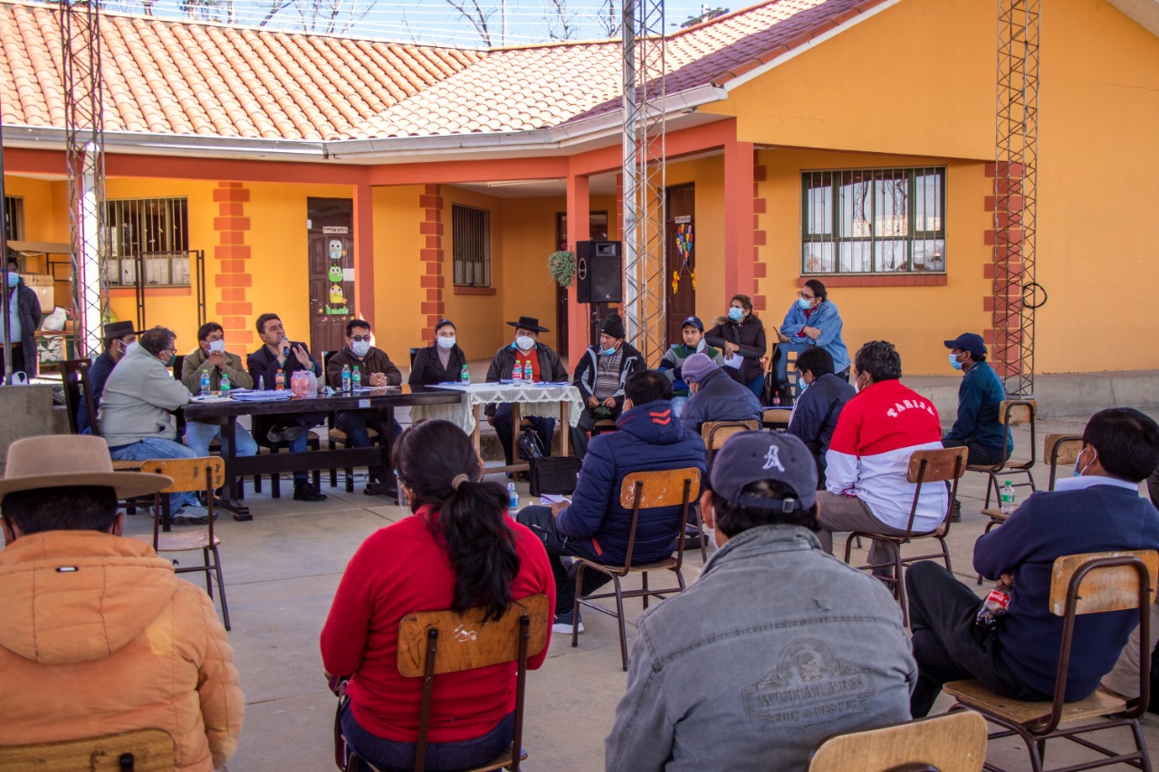 Alcaldía garantiza proyectos de agua potable y riego para 14 comunidades de la subcentral de Tolomosa