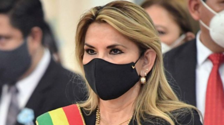 Según Constitución, Áñez asumió la Presidencia por ausencia o impedimento definitivo de Evo