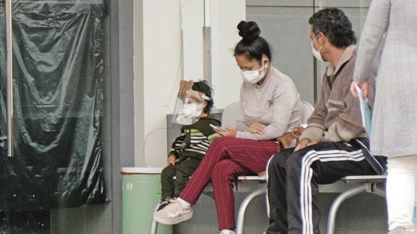 La covid se lleva la vida de más de 50 bebés y niños este año