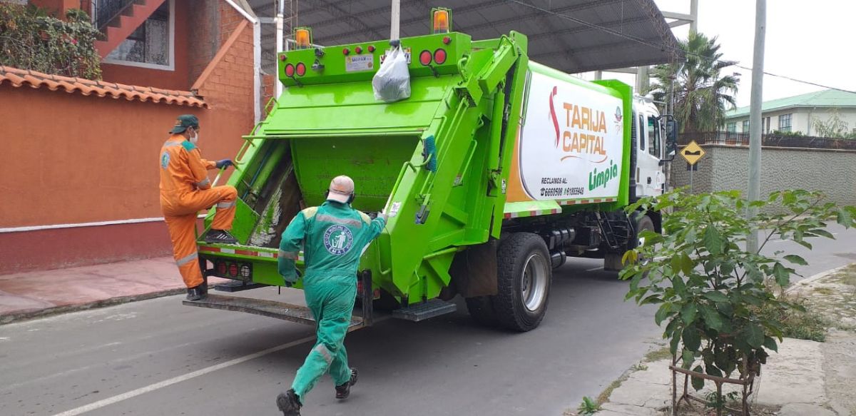 Trabajadores de EMAT suspenden recojo de basura en rechazo por despidos en la institución