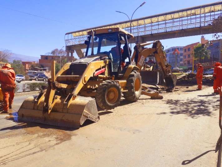 Alcaldía de Tarija realiza trabajos de reconstrucción y rebacheo en la avenida Panamericana