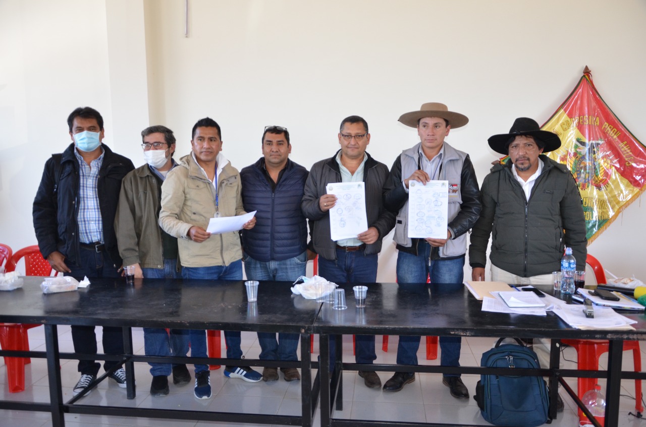 Gobernador plasma acuerdo con Central Única de Campesinos de Uriondo