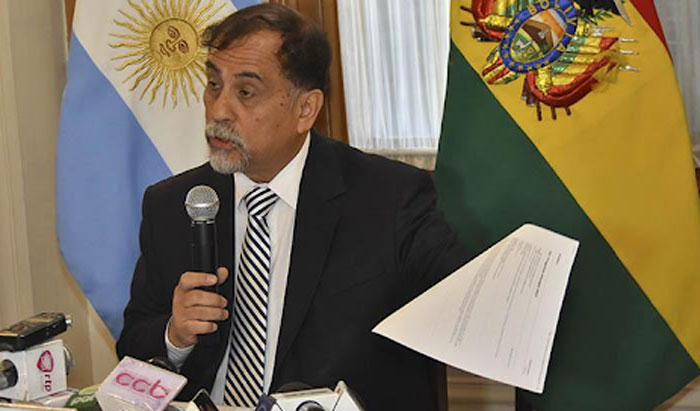 Exembajador argentino niega haber autorizado envío de material a las FFAA y revela lista de masistas que ayudó