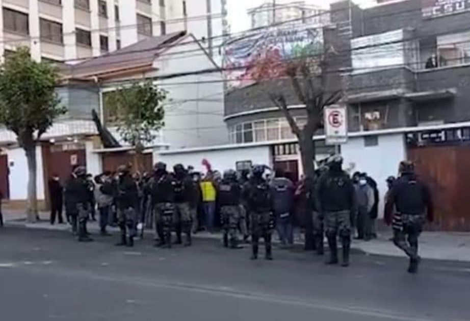 La Paz: Dos bandos de campesinos se enfrentan por el control de la CSUTCB, hay heridos