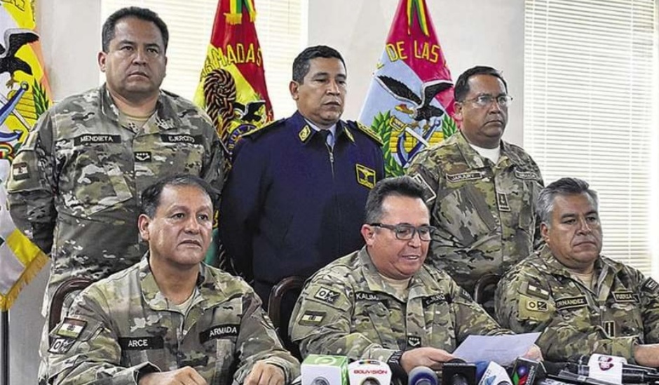 Exjefe militar dice que había aprestos de guerra civil antes de renuncia de Evo