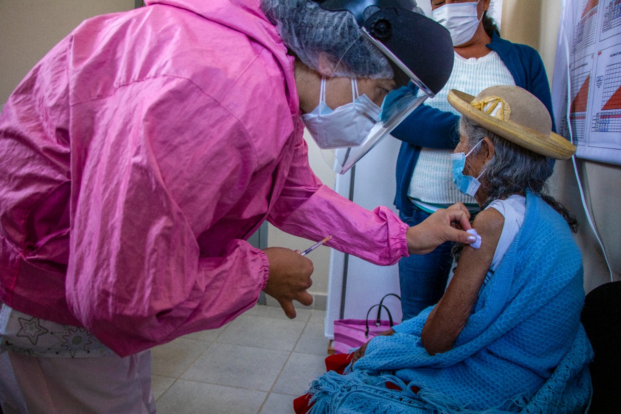 Alcaldía intensifica vacunación masiva en la provincia Cercado