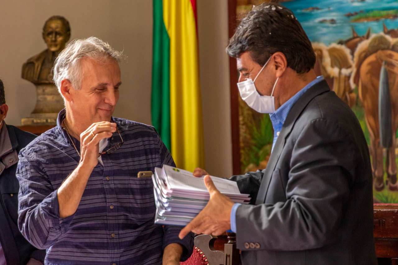 Alcaldía de Tarija ejecutará 13 proyectos de agua potable y alcantarillado en 40 barrios de Tarija