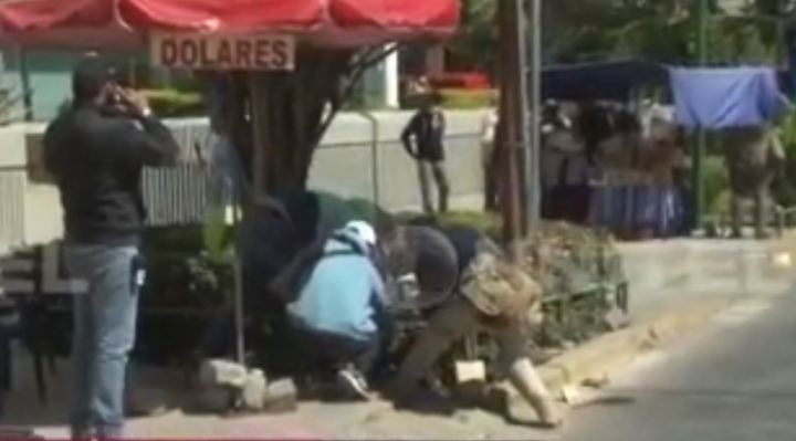 Atraco armado deja dos librecambistas heridos en Cochabamba