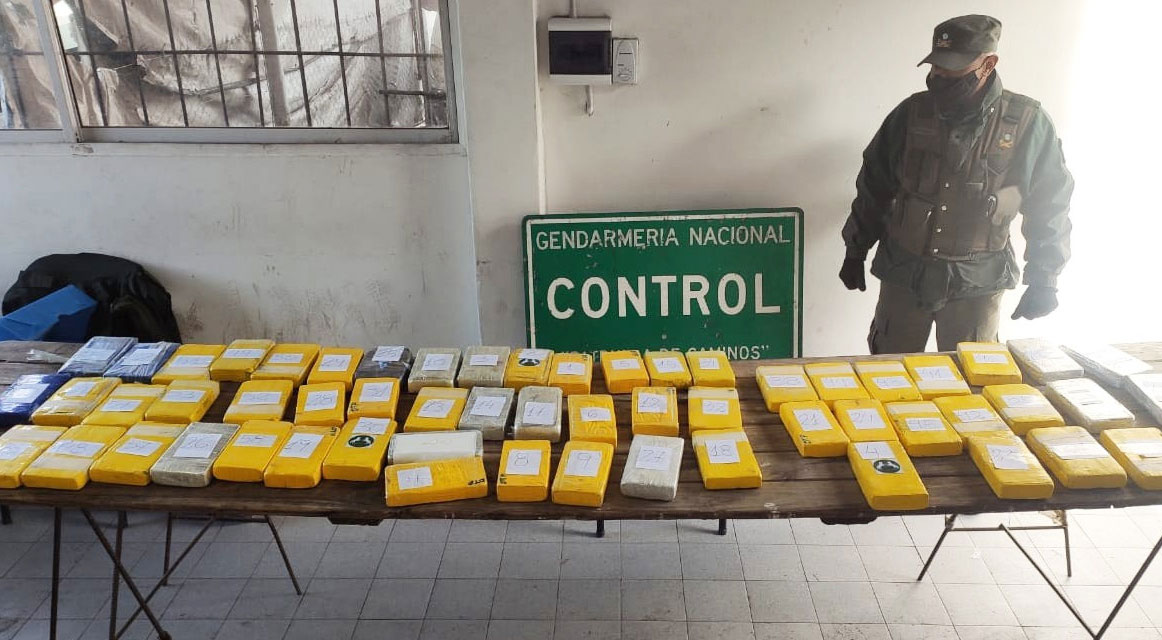 Detienen en Argentina a camión proveniente de Bolivia con 60 kilos de droga