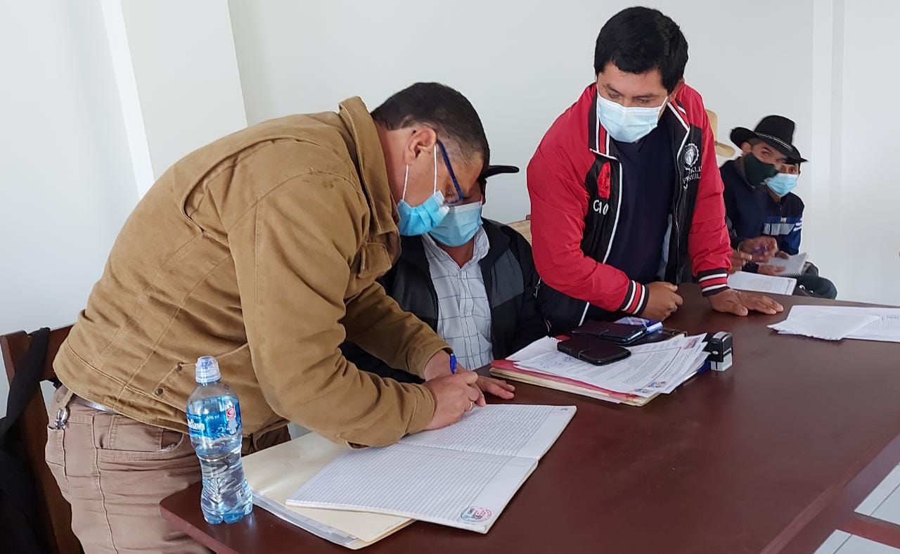Gobernación de Tarija y campesinos acuerdan conformar comités para organizar congresos agropecuarios