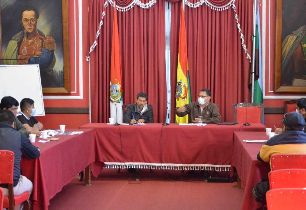 Gobernador se reunió con el Comité Cívico de Tarija