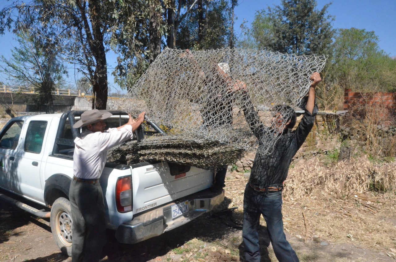 El Proyecto Múltiple San Jacinto entregó mallas de alambre para construcción de gaviones a comunarios de San Andrés