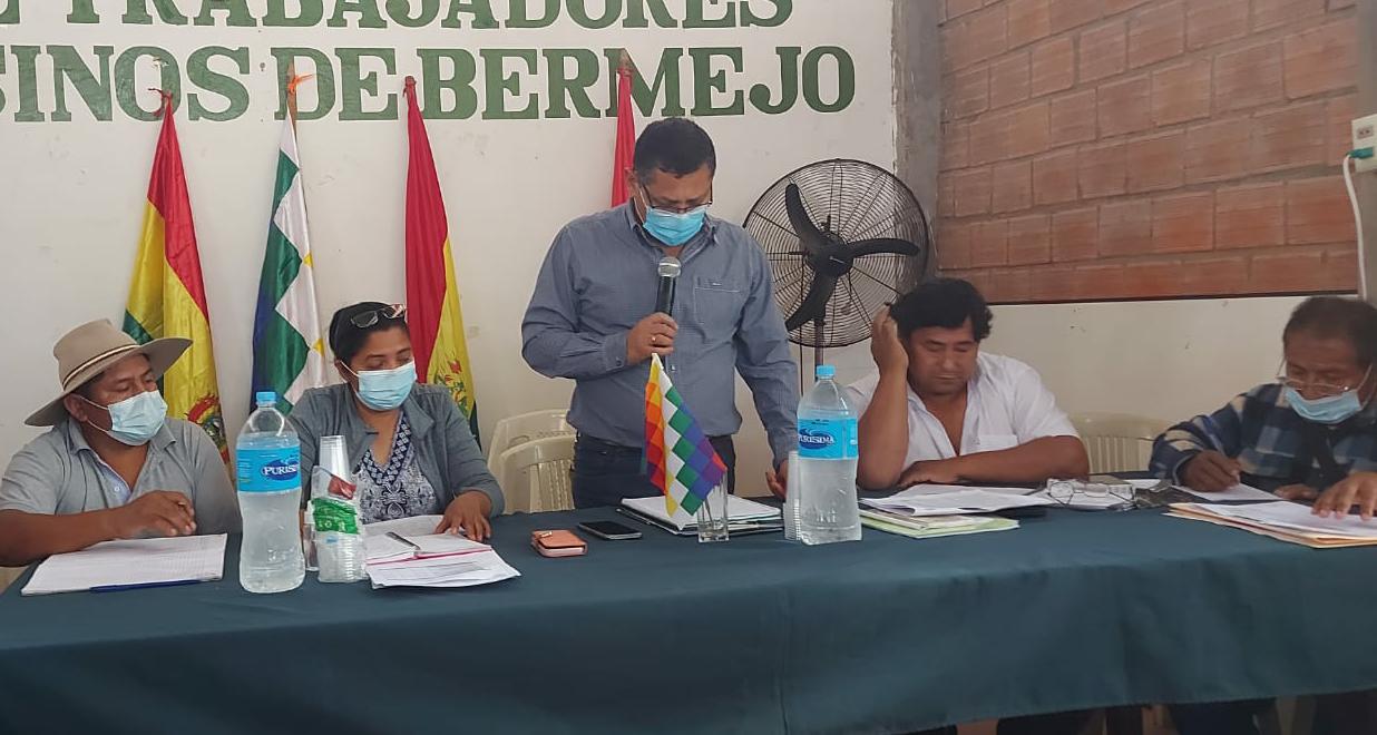 Gobernador y campesinos de Bermejo acuerdan plan de trabajo para habilitar procesadora de cítricos
