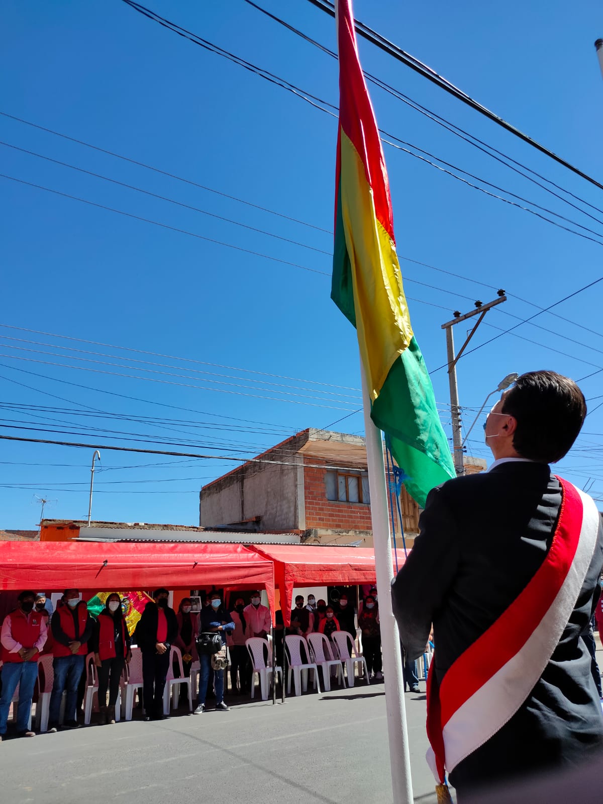 Alcalde Torres: “Izar una bandera en el Mástil le cuesta a Tarija 100 dólares por día”