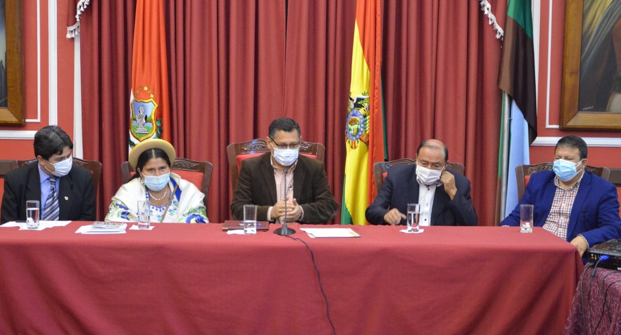 Empresarios ecuatorianos presentaron proyectos hospitalarios al ejecutivo departamental