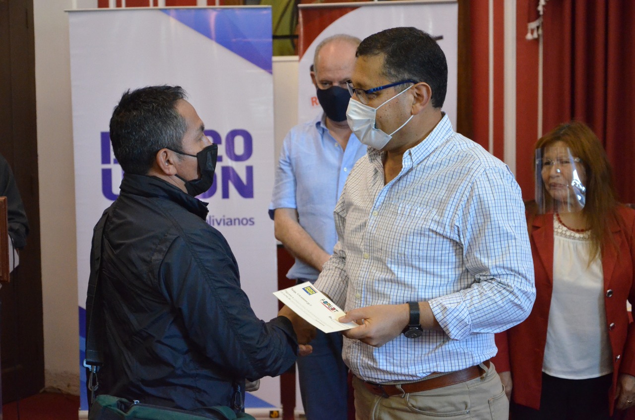 Gobernación de Tarija entregó 300 mil bolivianos a 18 nuevos beneficiarios del Foped