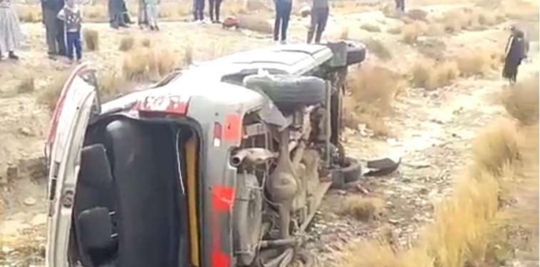 Un minibús vuelca en la carretera La Paz–Oruro y deja una persona fallecida y varios heridos