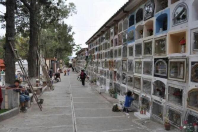 Notifican a unas 600 familias para que paguen por nichos que usan en el Cementerio General de Tarija