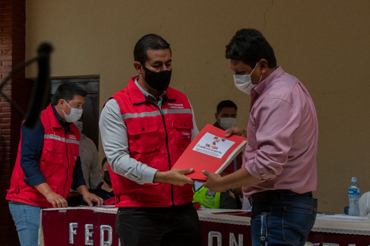 Alcaldía da el primer paso para ordenar y mejorar el servicio de transporte público en Tarija